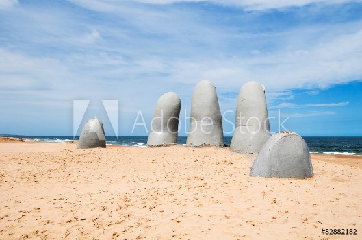 Bild på Hand Skulptur von Punta del Este Uruguay